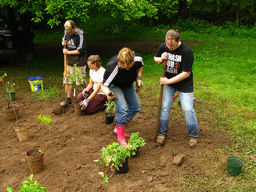 FOC-4h-members-hunter-grimes-and-jessica-engels-with-heather-felton-and-alisa-kilkenny-in-the-rain-garden-at-the-Dog-Ferris-Outdoor-Classroom