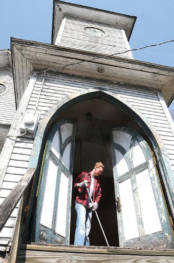 RAIL-alternative-spring-break-volunteer-helps-cleanup-the-old-church-in-Stotesbury-WV