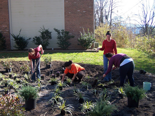 UTRR-April-Grace-Sarah-Drakulich-Angie-White-and-Samantha-Lukasiewicz-working-on-the-Rain-Garden